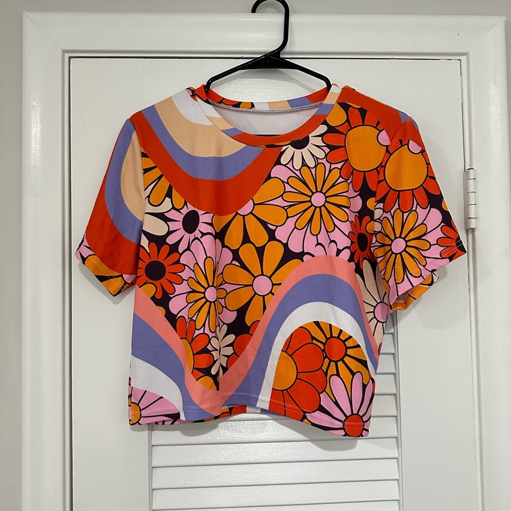 NWOT Women's Floral Cropped Top Size XL.